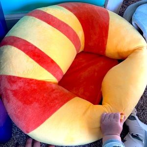 Pillow that helps baby’s sit up